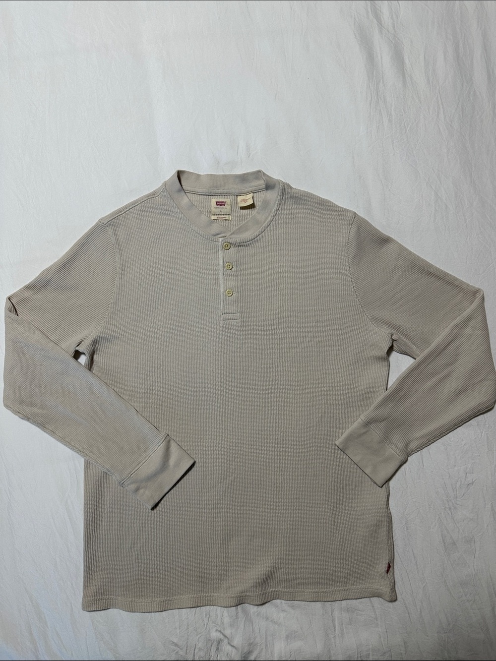 Levi's Men's Long-Sleeve Henley in Light Taupe